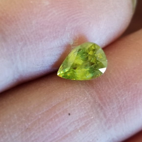 Natural Sphene green tear pear gem - Picture 8 of 17